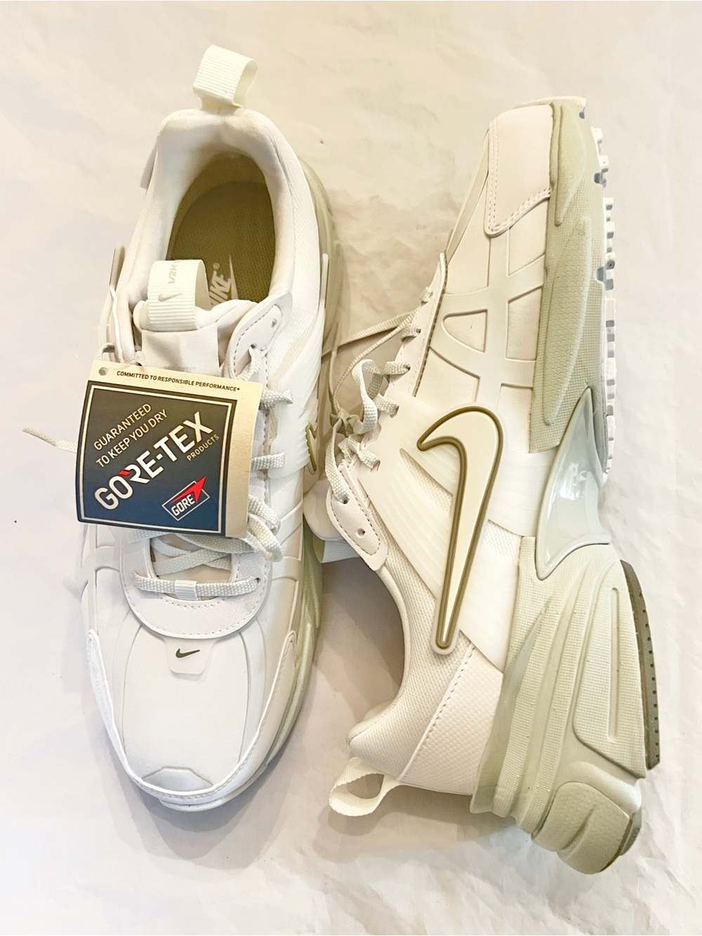 Nike V2K Run Gore-Tex White Light Bone Waterproof Sneaker Women 9 FZ2622-001 NWT